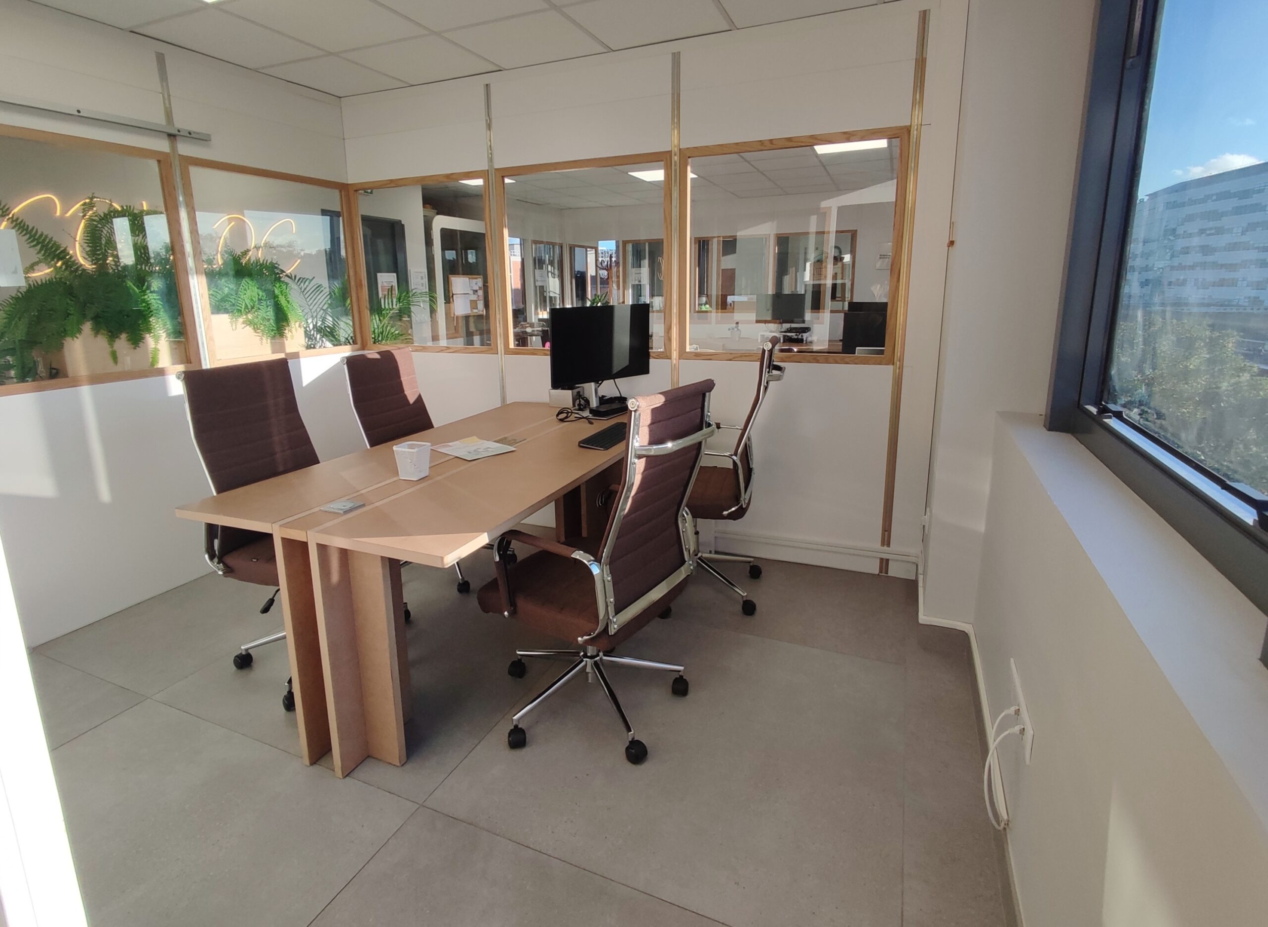 LAB 1 - Bureau fermé 8 personnes coworking co'loc joinville le pont (2ème bureau)