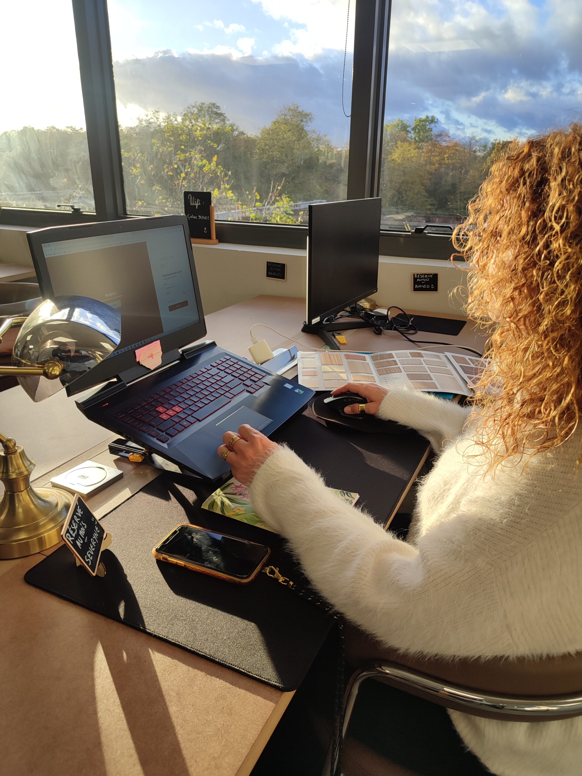 Poste en open space, coworking co'loc Joinville le Pont