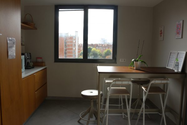 Cuisine toute équipée, espace de coworking val de marne